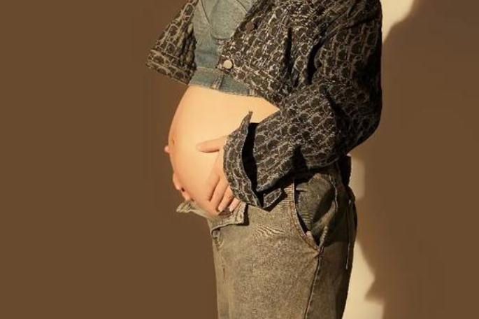 月嫂还是月子中心好