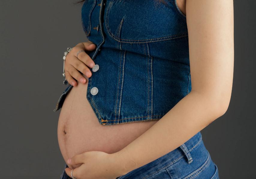 贵阳月子中心好还是请月嫂好