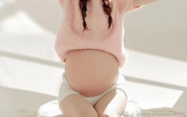 母婴同室且月嫂陪住 vs 母婴分室定时哺乳：月子中心夜间服务对比