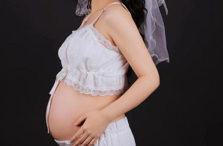 上海月子中心还是月嫂好