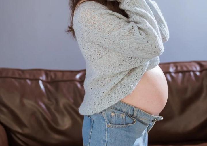 广州月子中心好还是请月嫂