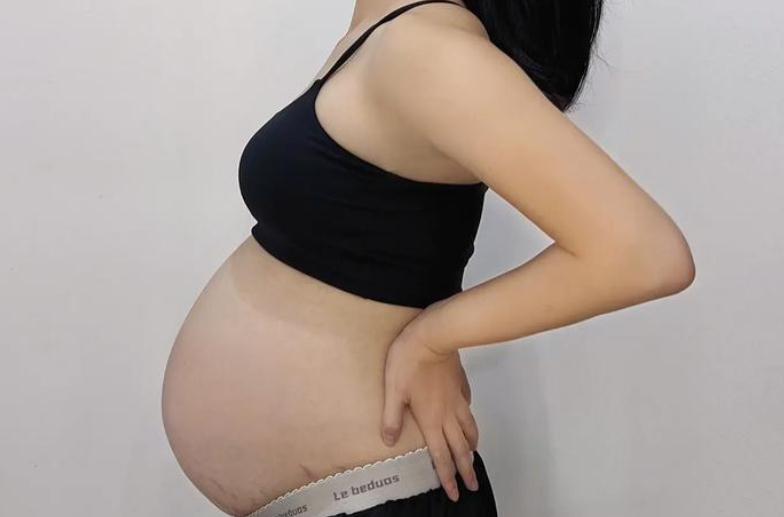 郑州请月嫂好还是去月子中心好