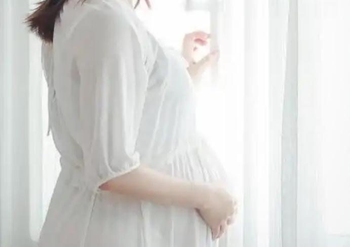 贵阳请月嫂好还是去月子中心好