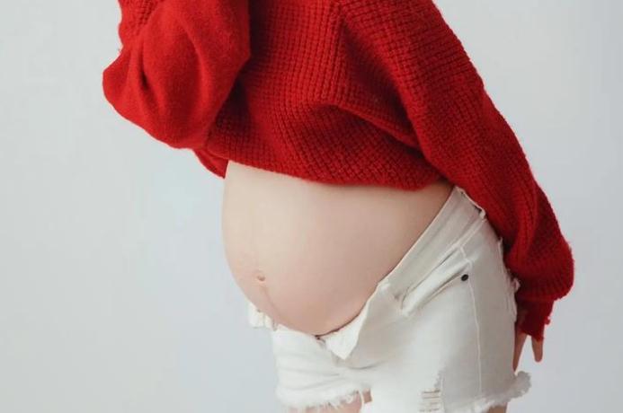 常州请月嫂好还是去月子中心好