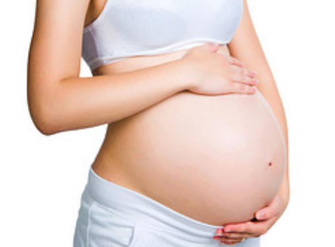 长春月子中心好还是请月嫂好